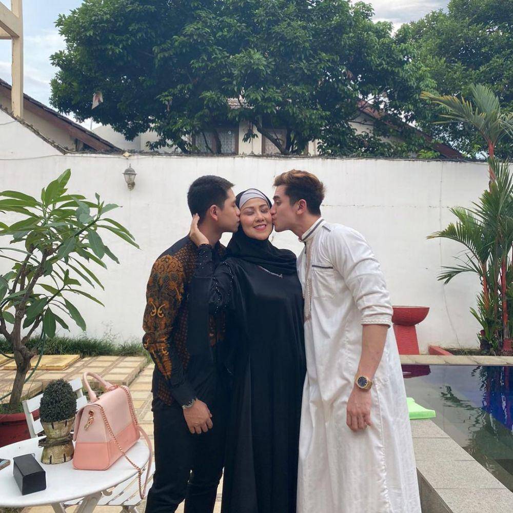 potret Venna Melinda dan buah hati (instagram.com/athallanaufal7)