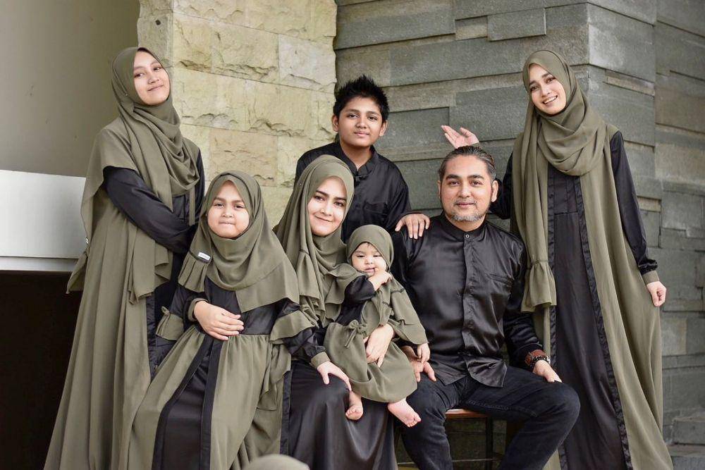 Veve Zulfikar dan keluarga (instagram.com/veve_zulfikar)
