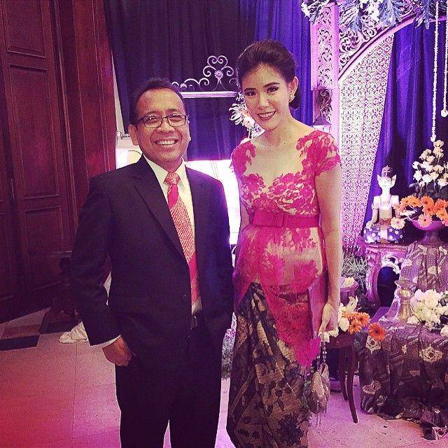 Kebaya dan Batik Olga Lydia (instagram.com/olgaly_dia)