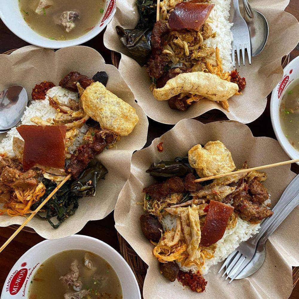 Warung Babi Guling Made Sekar (instagram.com/loresadanette)