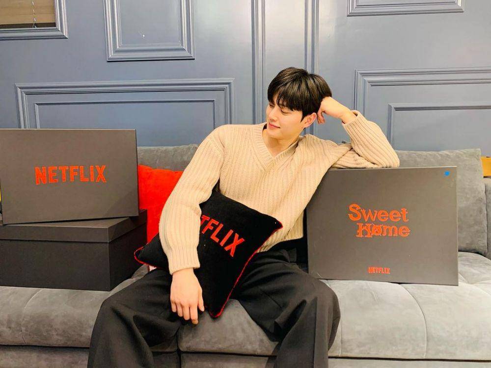 Song Kang (instagram.com/songkang_b)