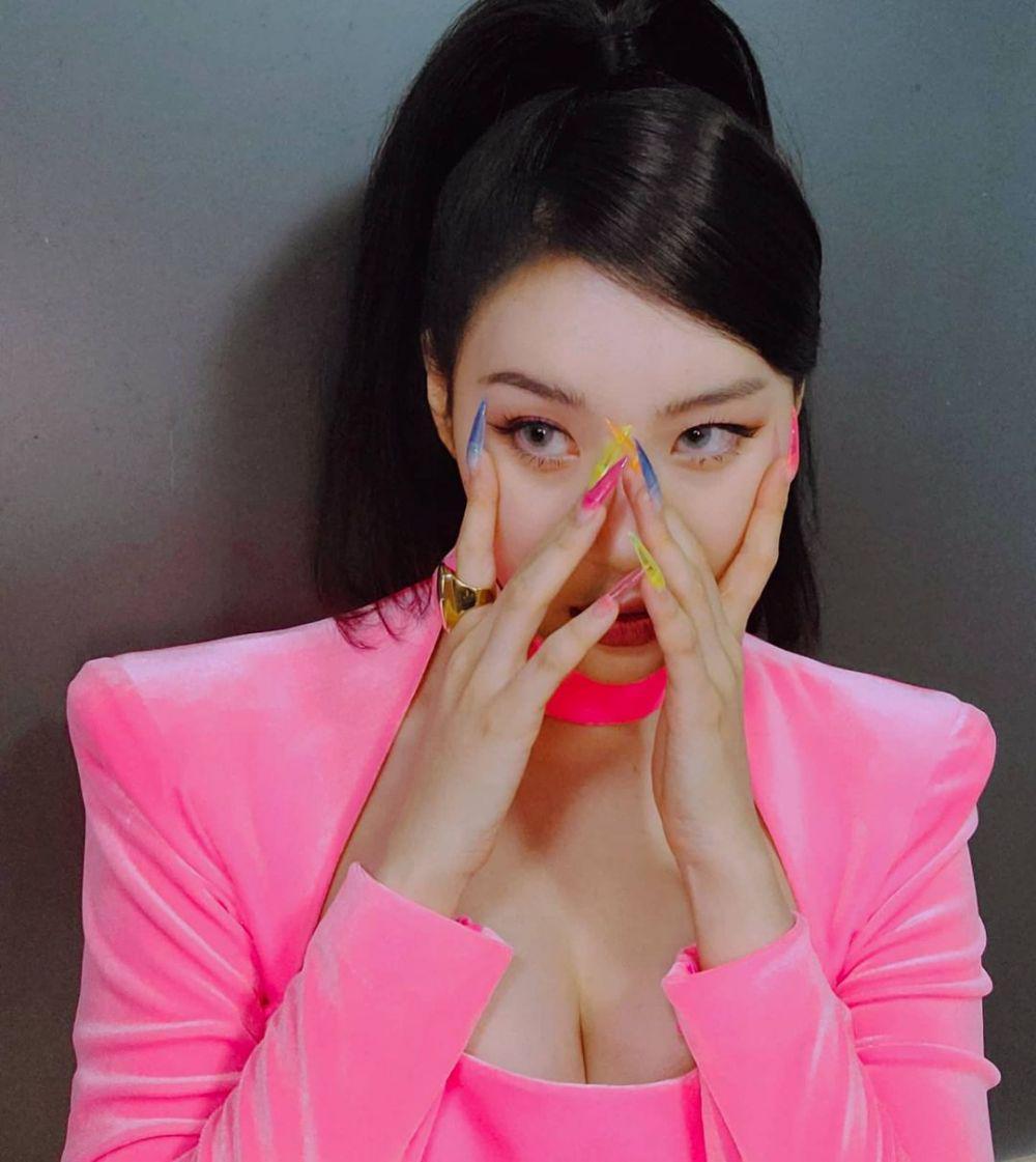 Nail art Sunmi (instagram.com/miyayeah)
