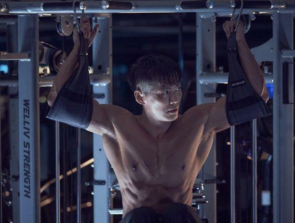 10 Potret Berotot Namgoong Min di The Veil, Aktor Terpopuler Oktober