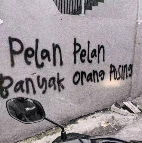 peringatan pelan-pelan di jalan (Instagram.com/wkwkland_real)