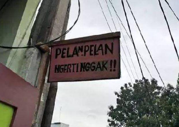 peringatan pelan-pelan di jalan (Instagram.com/receh.id)