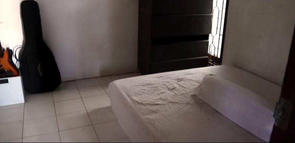 rumah masa kecil Ria Ricis (YouTube.com/Oki Setiana Dewi)