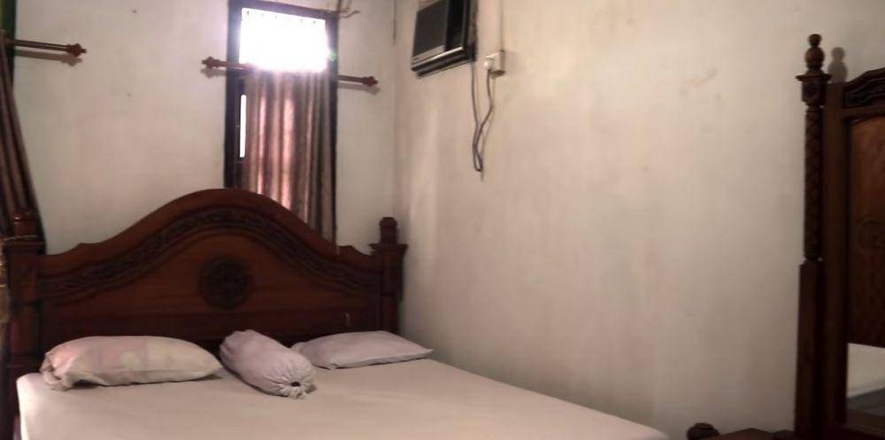 rumah masa kecil Ria Ricis (YouTube.com/Oki Setiana Dewi)