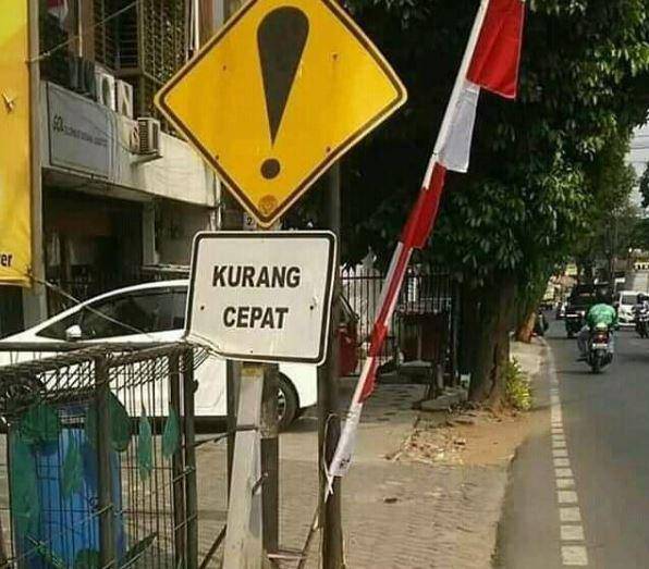 peringatan pelan-pelan di jalan (Instagram.com/explorememe.id)