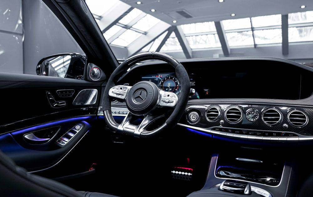 Interior mobil (unsplash.com/Ildar Garifullin)