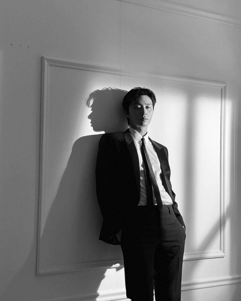 Park Seo Joon berpose (instagram.com/bn_sj2013)