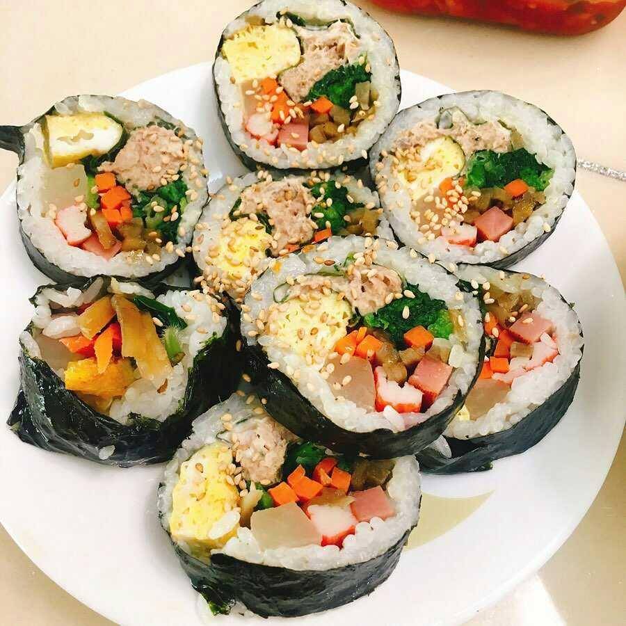 ilustrasi chamchi gimbap (instagram.com/0hwa__)