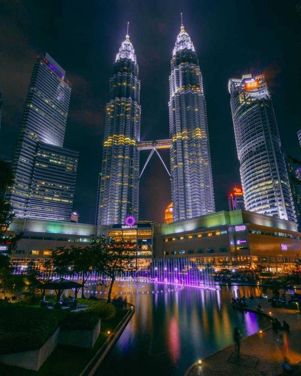 Petronas Tower, Malaysia (instagram.com/creatingmytravelist)