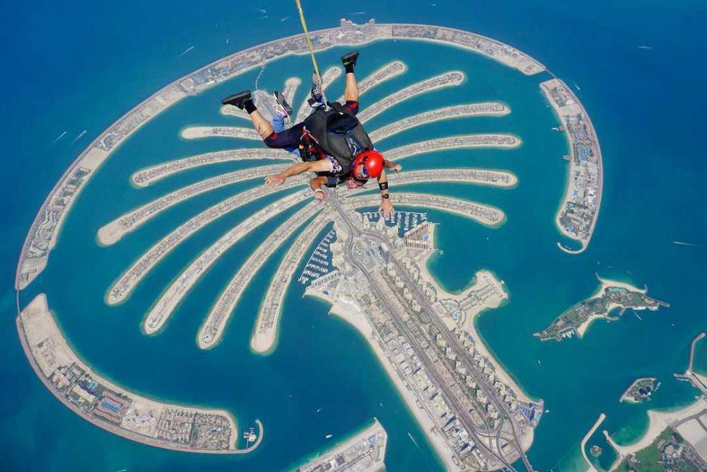 5 Aktivitas Menarik di Palm Jumeirah Dubai, Ada Skydiving!