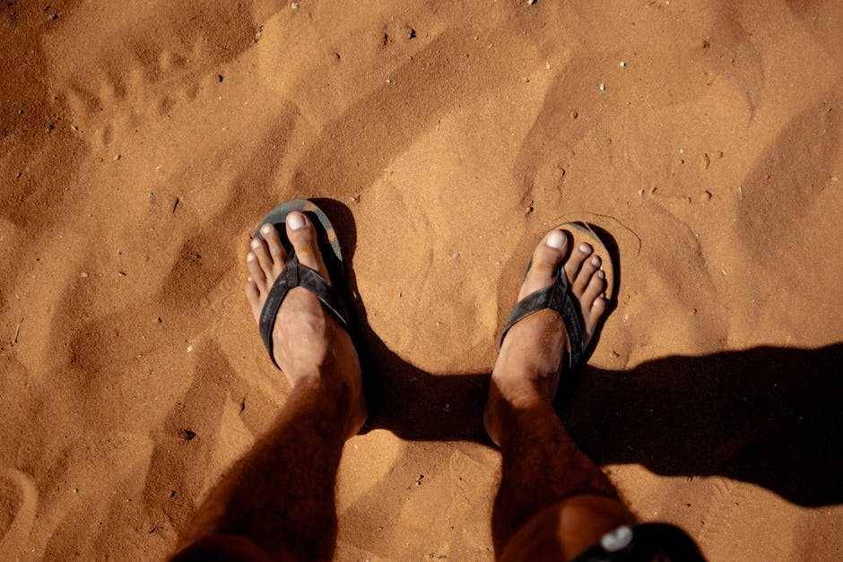 Sandal (pexels.com/id-id/jibarofoto)