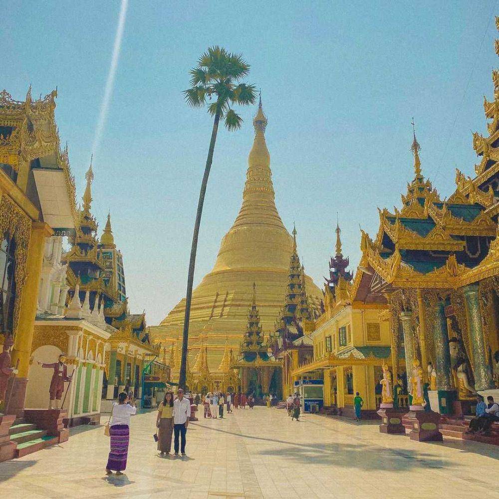 Pagoda Shwedagon, Myanmar (instagram.com/holololoh)