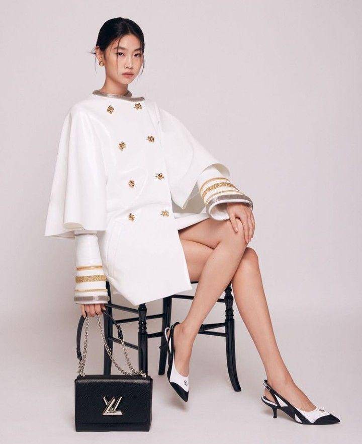 Jung Ho Yeon (instagram.com/hoooooyeony)