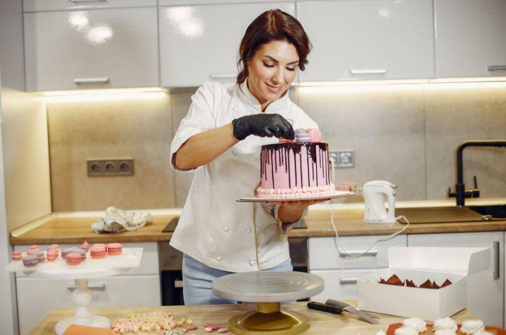 Membuat cake yang bagus. (pexels.com/Gustavo Fring)