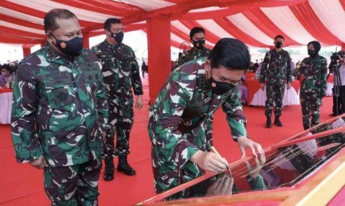 Panglima TNI Hadi Tjahjanto ketika meresmikan markas Komando Gabungan Wilayah Pertahanan (Kogabwilhan) I-III secara terpusat di Tanjung Pinang, Riau (Dokumentasi Puspen TNI)