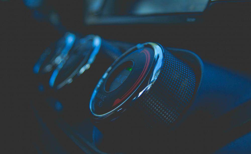 Pengaturan AC mobil (unsplash.com/Timothy Dykes)