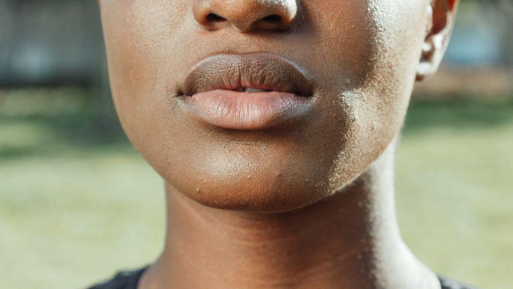 5 Tips Cegah Bibir Menghitam, Yuk Dirawat!