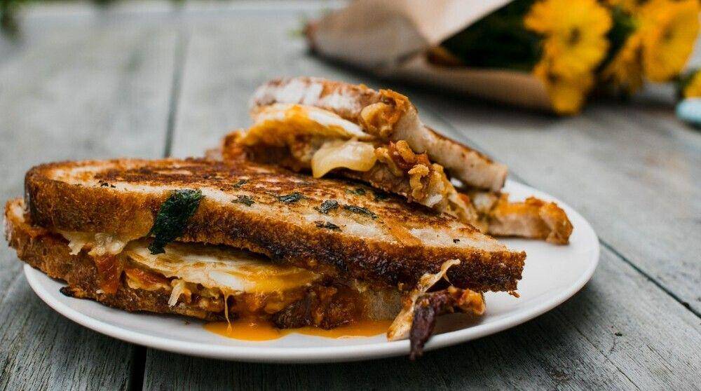 ilustrasi grilled cheese chip butty (pexels.com/Rachel Claire)