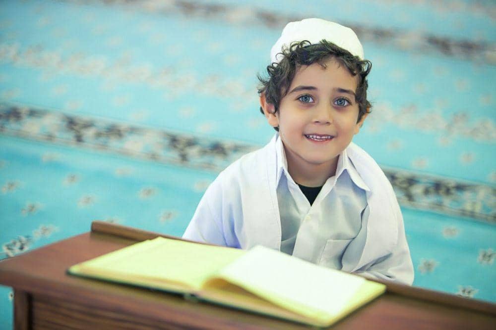 5 Tips Mengajarkan Anak untuk Salat Lima Waktu dengan Teratur