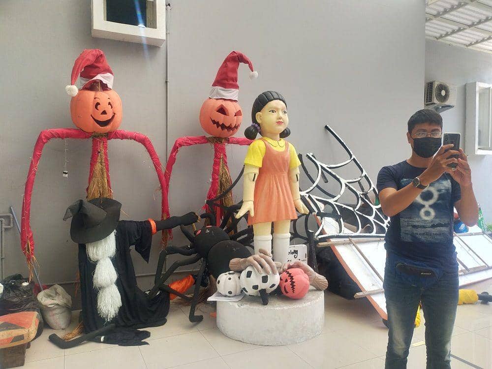 Boneka Squid Game di Kantor Satpol PP Surabaya. Dokumentasi Istimewa