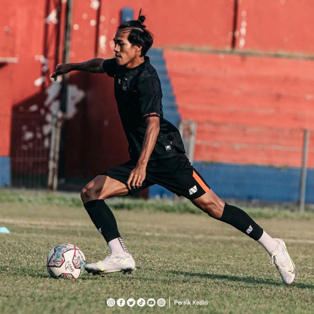 Pemain Persik Kediri saat berlatih di Stadion Brawijaya Kediri. IDN TImes/ instagram PersikOfficia