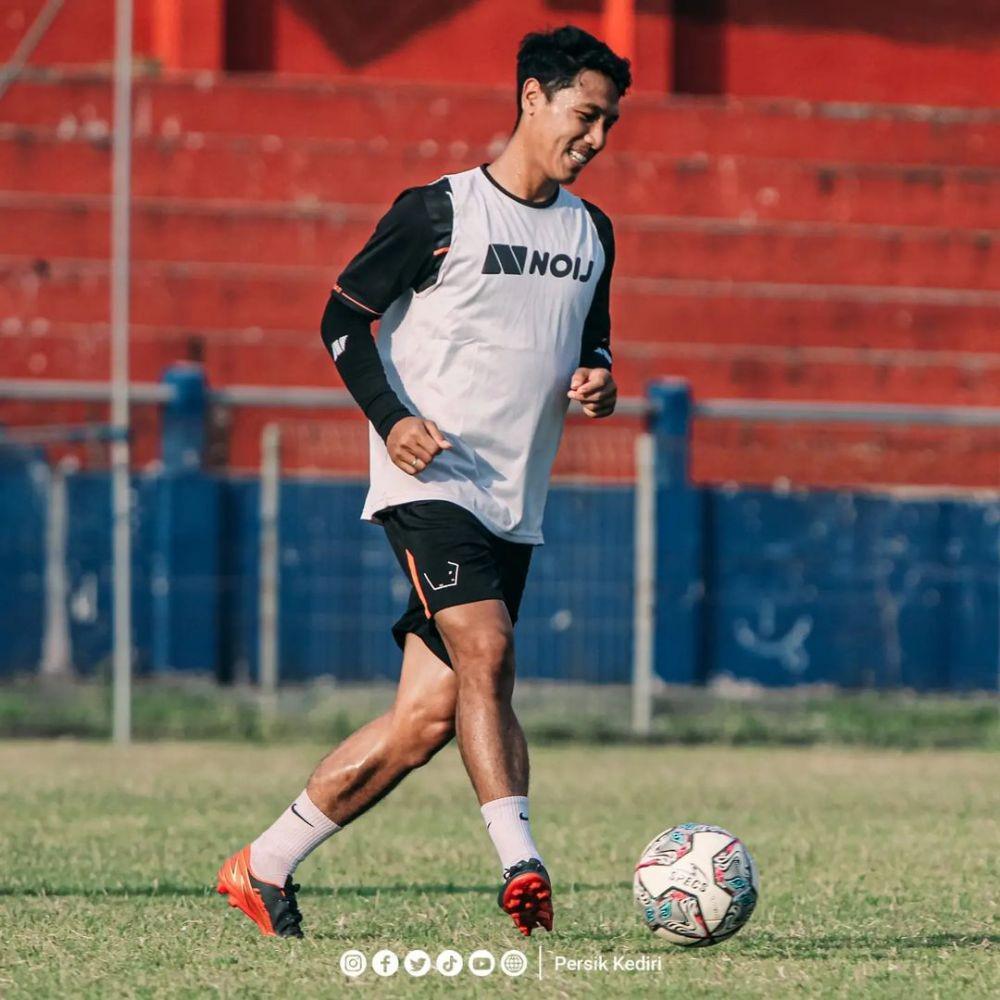 Pemain Persik Kediri saat berlatih di Stadion Brawijaya Kediri. IDN TImes/ instagram PersikOfficia