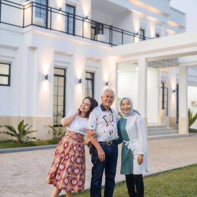 Rossa dan keluarga (instagram.com/itsrossa910)
