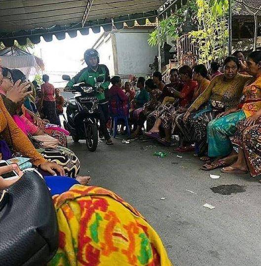 potret terjebak di tempat umum (instagram.com/lambeonlen)