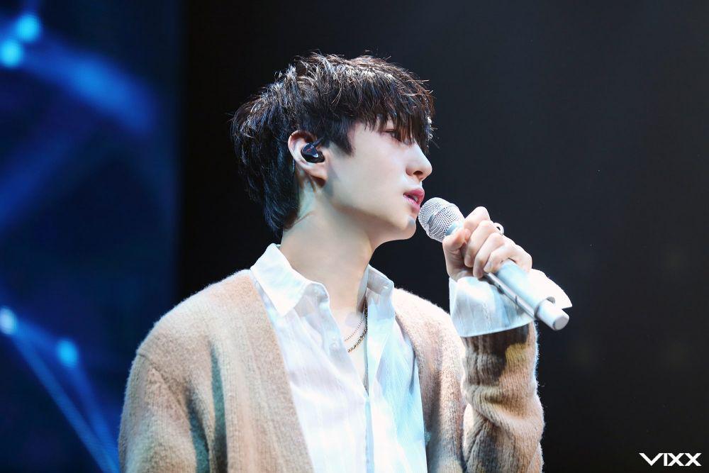 Leo saat fanmeeting All of Me (m.post.naver.com/Official Jellyfish Post)