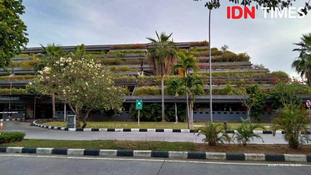 Situasi Bandara Internasional I Gusti Ngurah Rai saat pembukaan penerbangan internasional, Kamis (14/10/2021). (IDN Times / Ayu Afria)