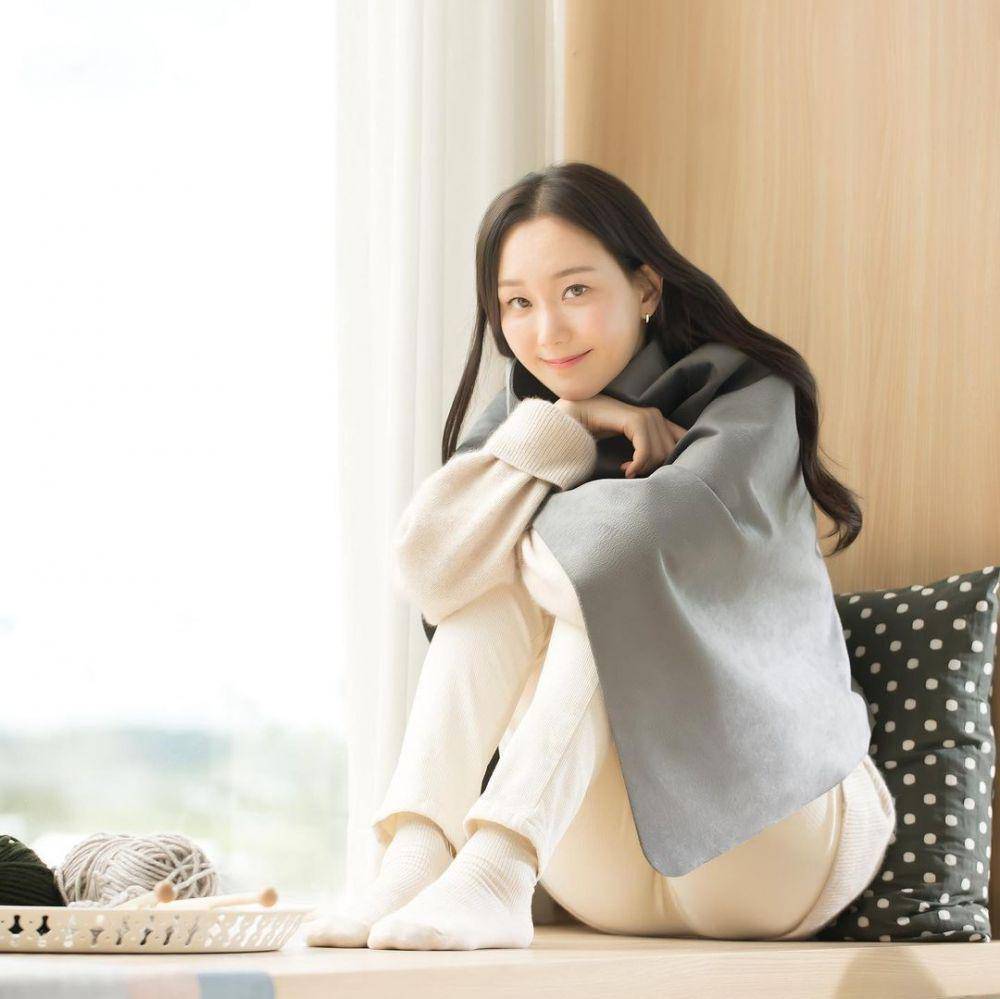 Lee Yoo Young (instagram.com/__youyoung__)