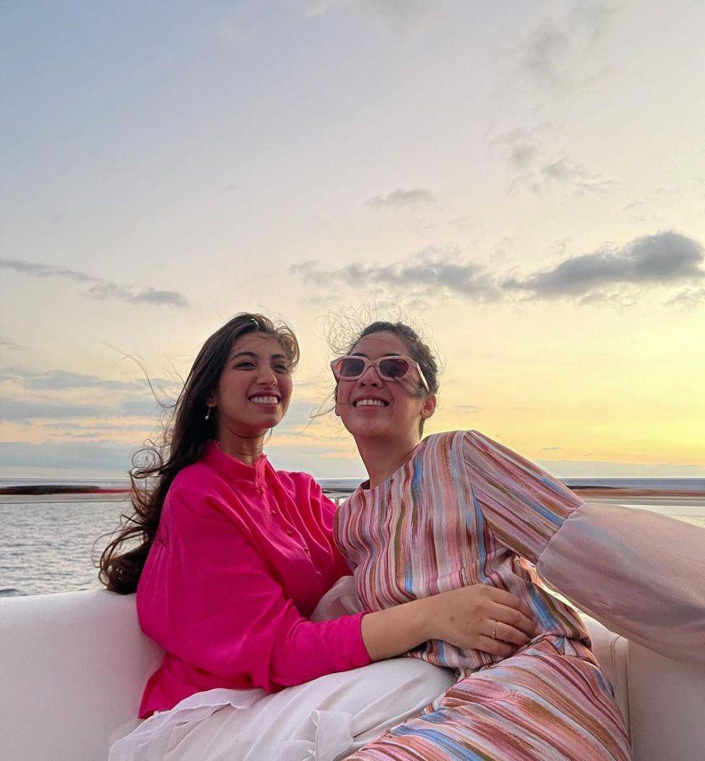 Vicky Alaydrus dan sahabat (instagram.com/vickyalaydrus)