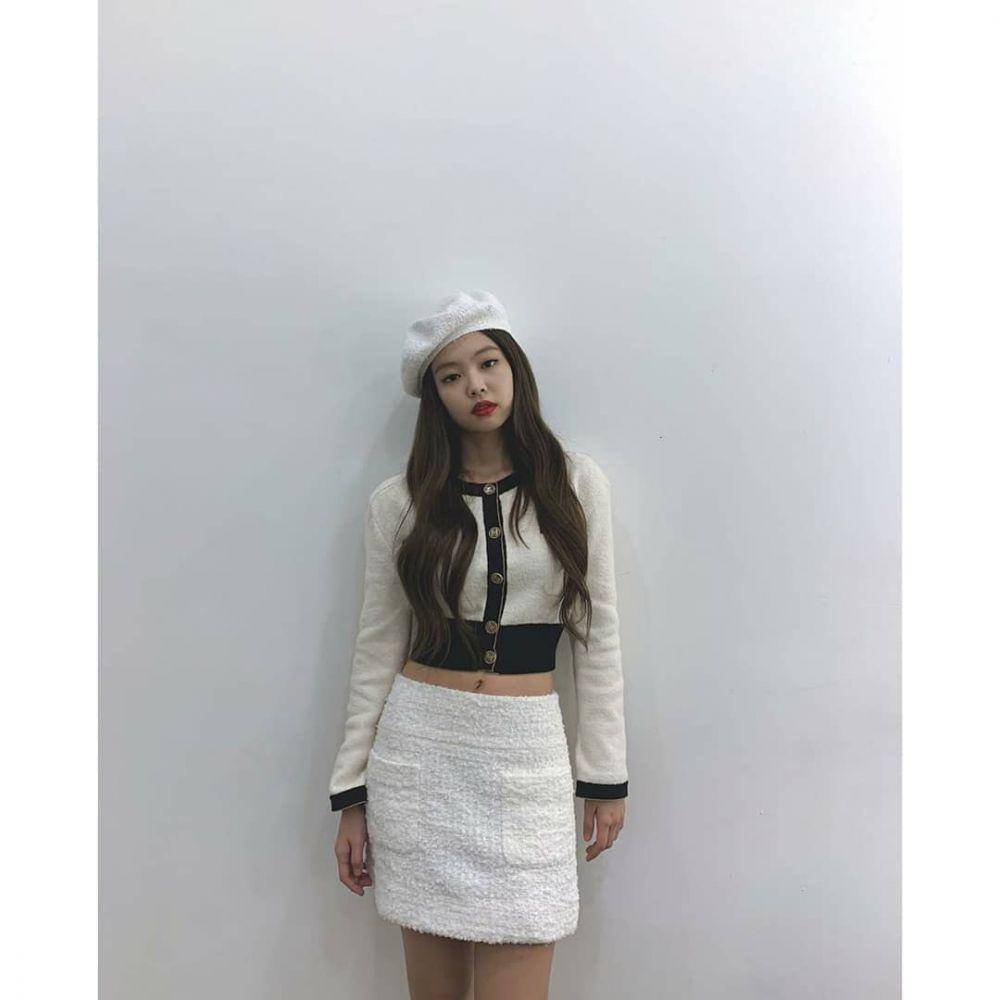 Mini skirt Jennie BLACKPINK (instagram.com/jennierubyjannie)