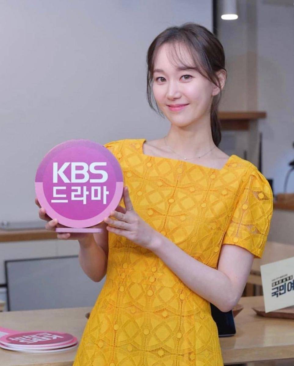 Lee Yoo Young (instagram.com/__youyoung__)