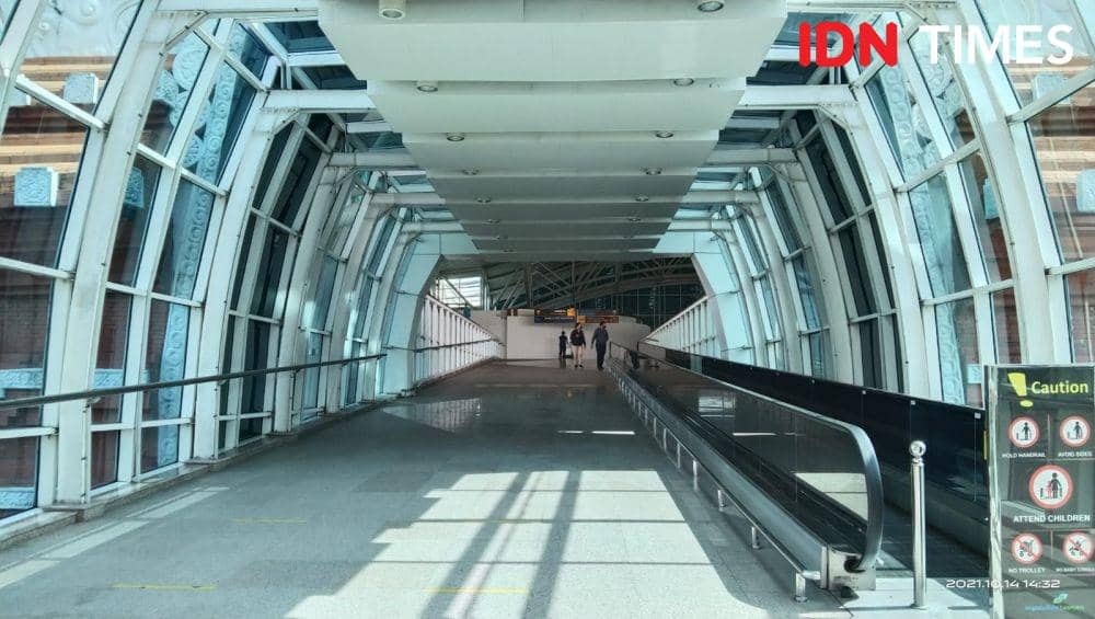 Situasi Bandara Internasional I Gusti Ngurah Rai saat pembukaan penerbangan internasional, Kamis (14/10/2021). (IDN Times / Ayu Afria)