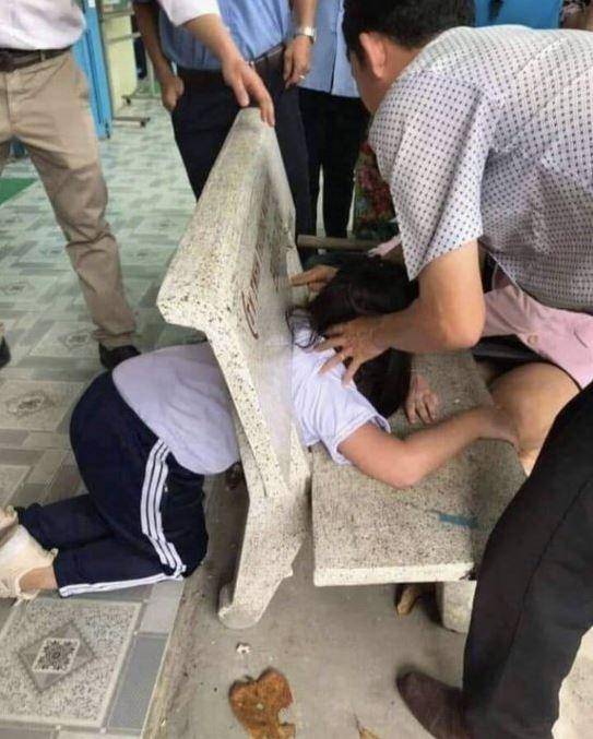 potret terjebak di tempat umum (instagram.com/pembawa_ketololan)