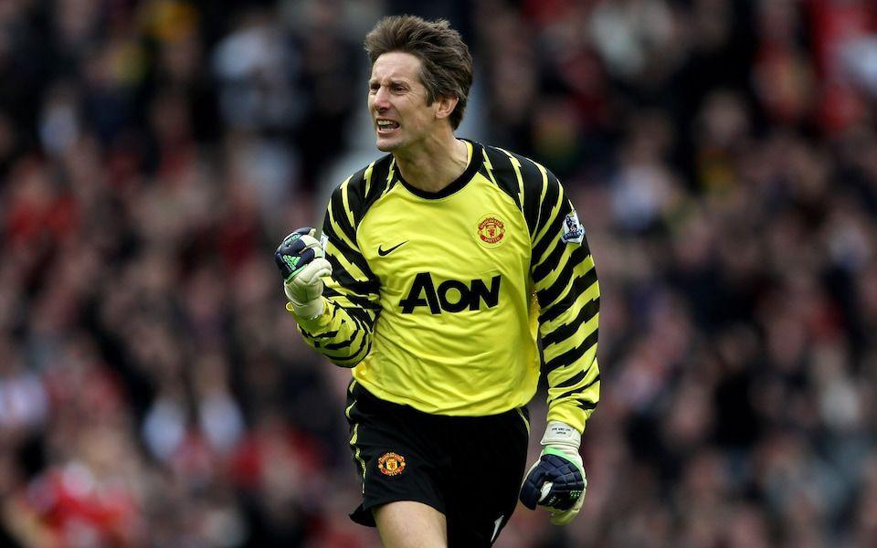 Potret Edwin van der Sar saat masih membela Manchester United (telegraph.co.uk)