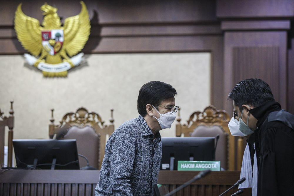 Terdakwa kasus dugaan pengadaan tanah di Munjul Yoory Corneles Pinontoan mengikuti sidang pembacaan dakwaan di Pengadilan Tipikor, Jakarta, Kamis (14/10/2021). (ANTARA FOTO/Dhemas Reviyanto)