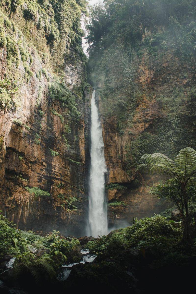 Air Terjun (unsplash.com/arditoryan)