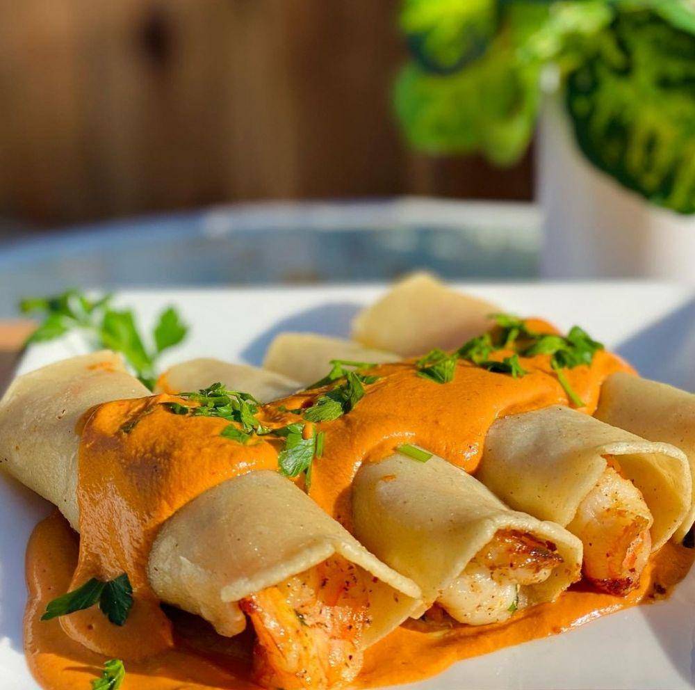 enchiladas de camaron (instagram.com/cocinandoconfaby)