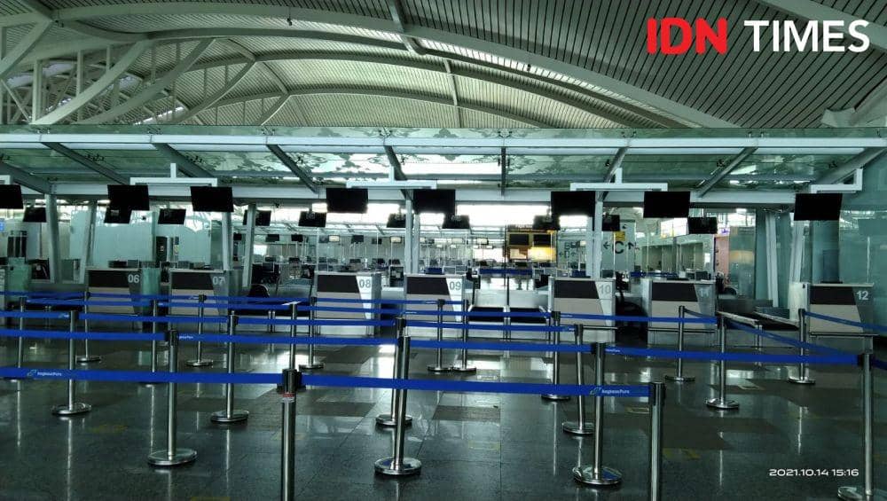 Situasi Bandara Internasional I Gusti Ngurah Rai saat pembukaan penerbangan internasional, Kamis (14/10/2021). (IDN Times / Ayu Afria)