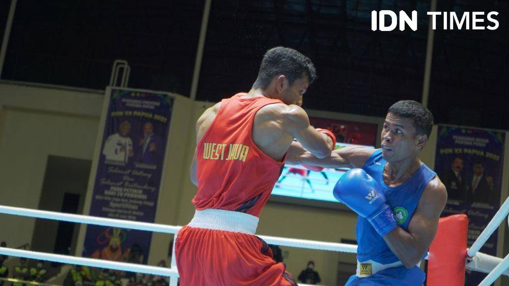 Petinju DKI Jakarta, Matias Mandiangan meraih medali emas pada PON XX Papua. (IDN Times/Tata Firza).