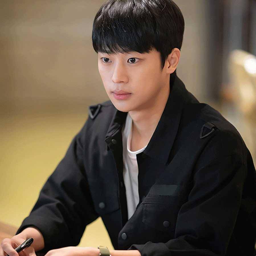 Lee Shin Young (instagram.com/forest_entertainment)