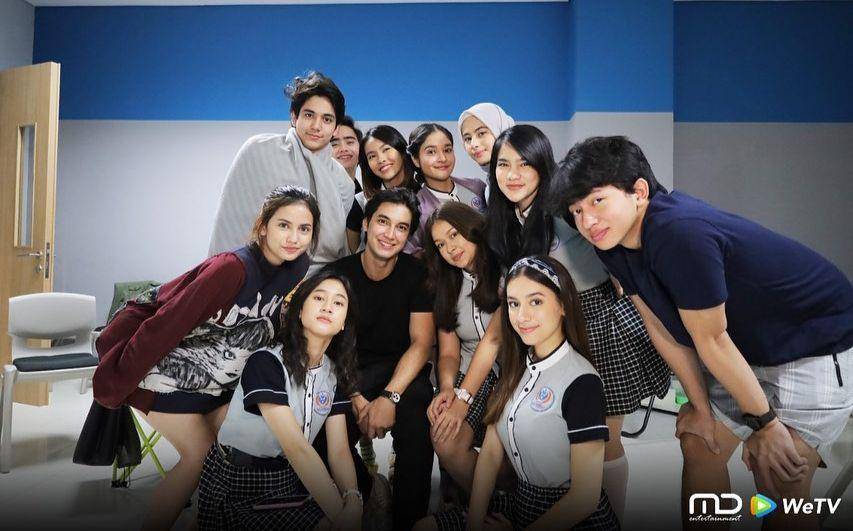 potret kebersamaan Junior Roberts dan Rebecca Klopper sebagai pemeran utama series Mozachiko (instagram.com/mozachiko.md)