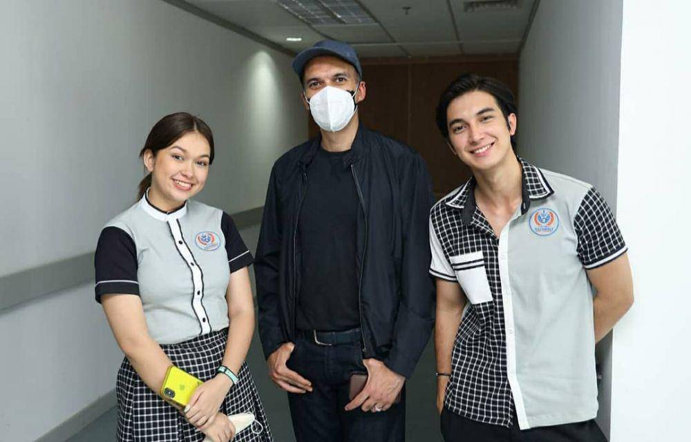 potret kebersamaan Junior Roberts dan Rebecca Klopper sebagai pemeran utama series Mozachiko (instagram.com/wattpadandmovie)