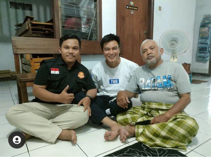 Pertemuan Baim Wong dan Kakek Suhud/instagram @gerakmenebarkebaikan