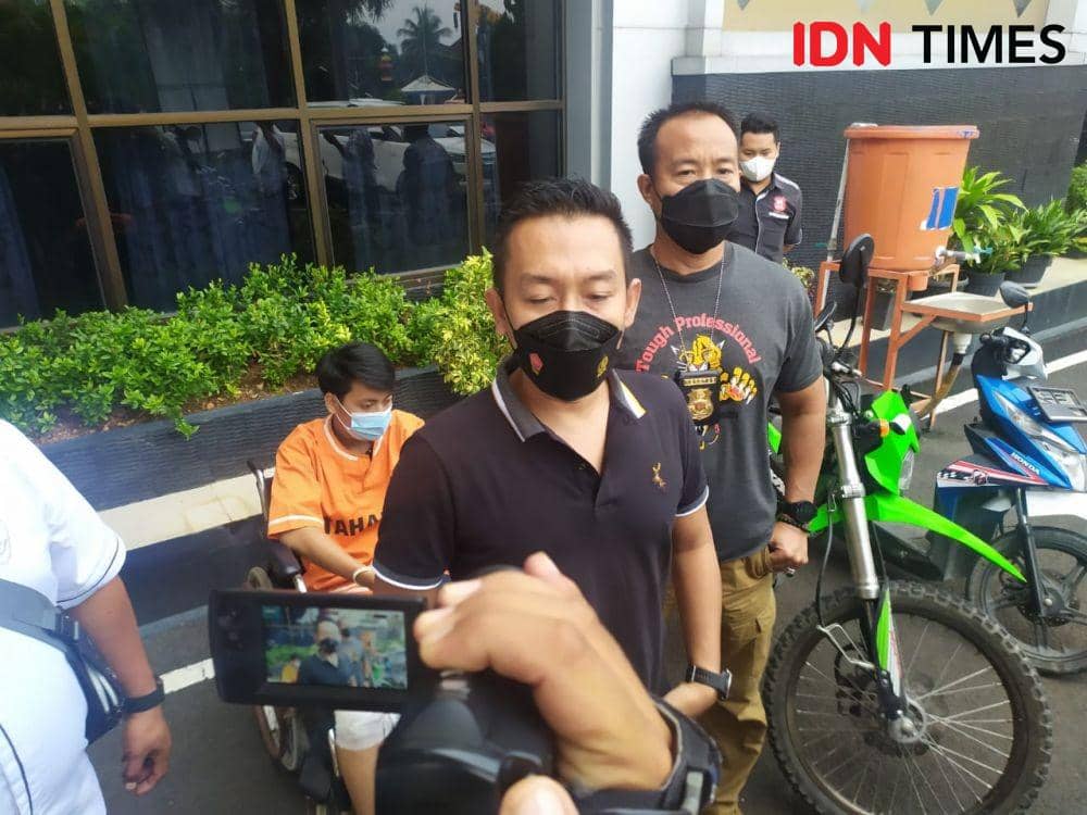 Pemuda asal Pubian, Lampung Tengah inisial AY (24) ditembak polisi usai mencuri motor di puluhan TKP di Bandar Lampung. (IDN Times/Tama Yudha Wiguna)